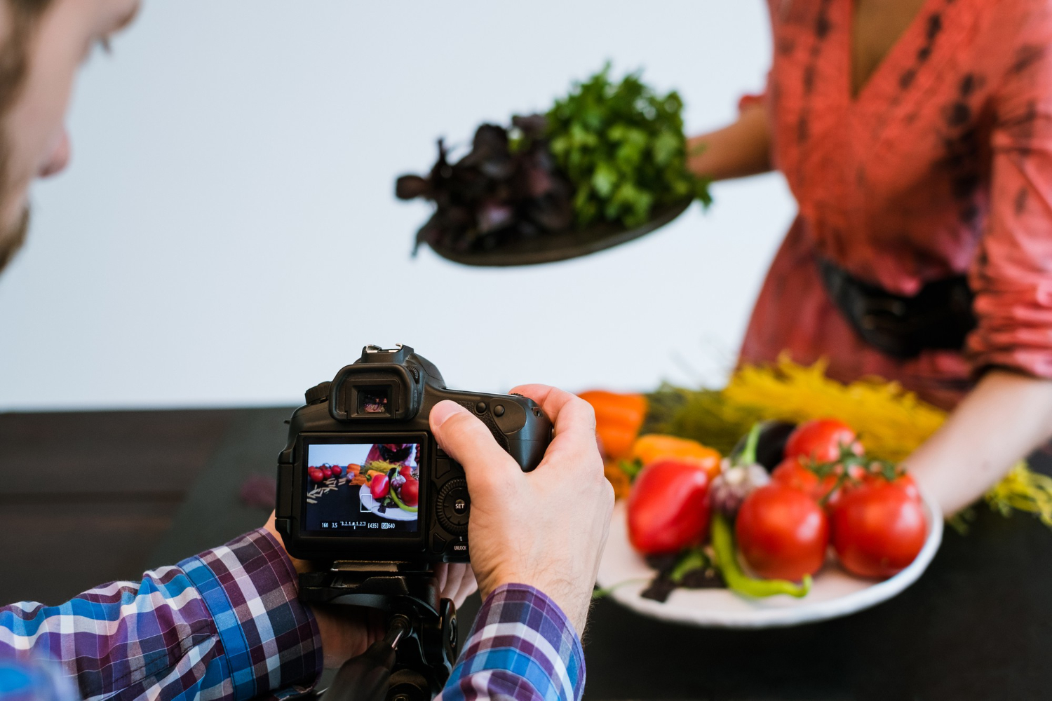 YouTube Shorts es una nueva forma de mirar, descubrir y crear videos cortos. ... TikTok e Instagram Reels siempre están de moda en videos cortos.